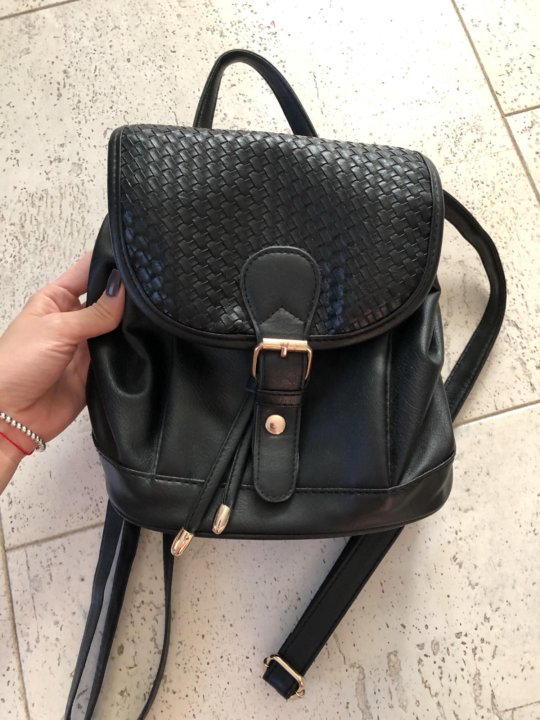 შავი ხელოვნური ტყავის ზურგჩანთა - შესანიშნავი მდგომარეობა