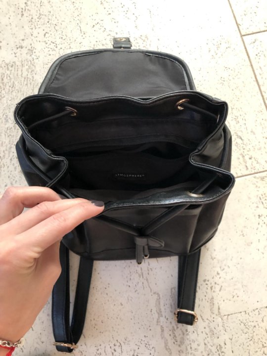 შავი ხელოვნური ტყავის ზურგჩანთა - შესანიშნავი მდგომარეობა